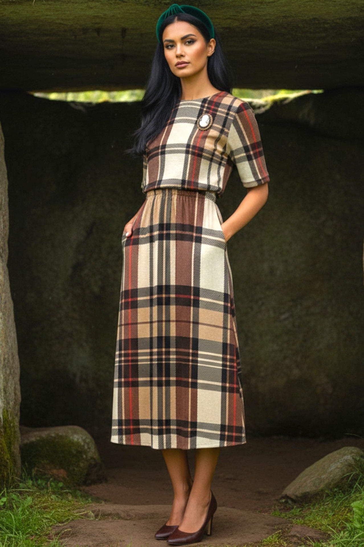 Brown beige plaid tartan midi dress – comfortable and stylish women’s outfit